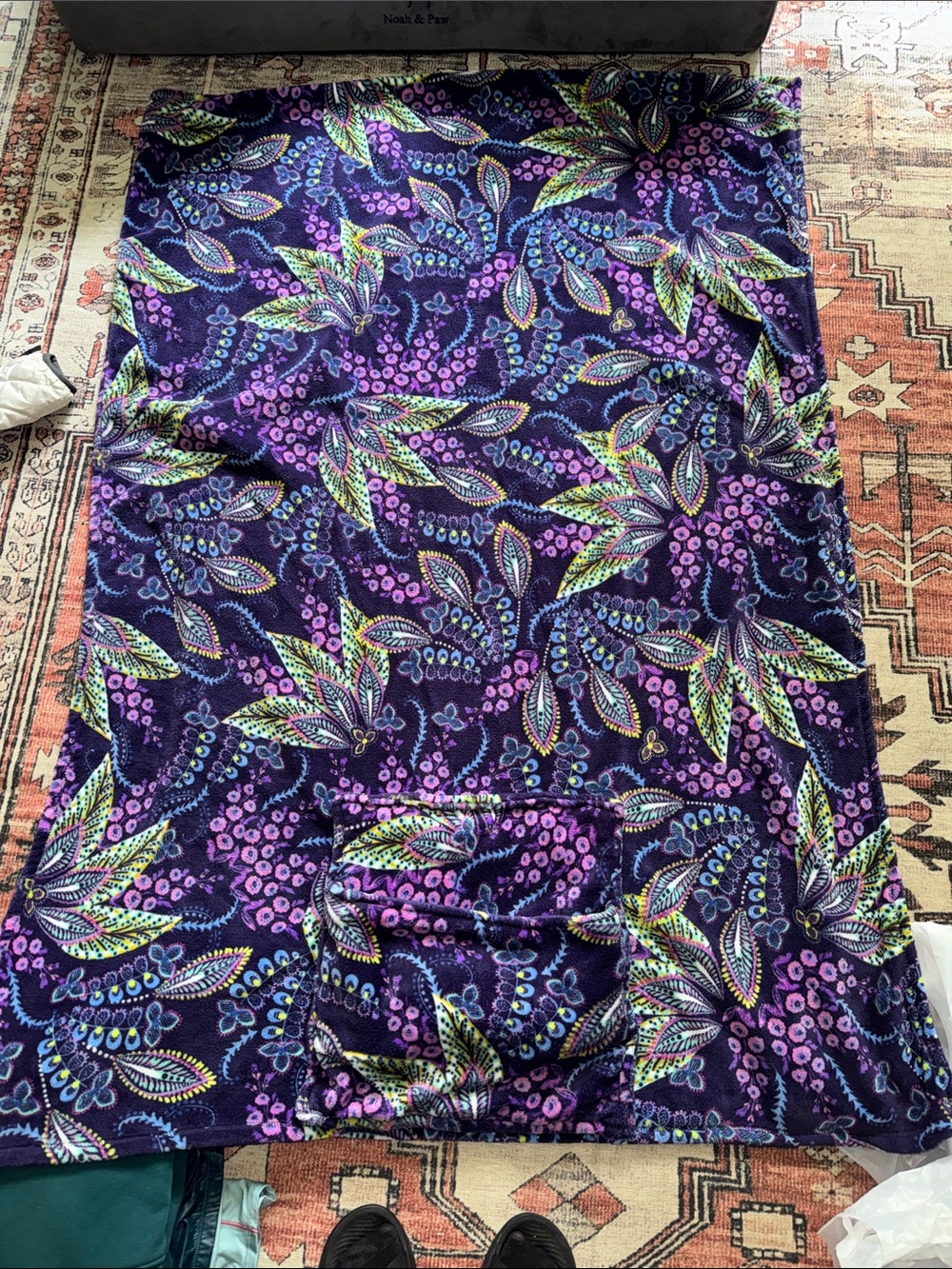 Vera Bradley Fleece Throw Travel Blanket Batik Leaves Purple Paisley 91 x 53